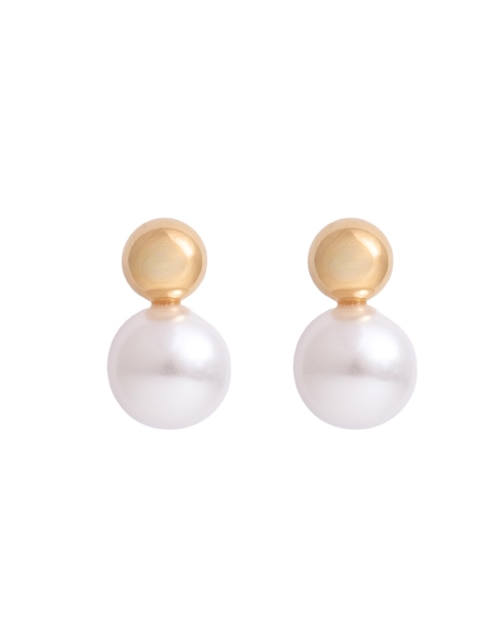 Aretes cortos con acabado chapa de oro 18 K perla 1