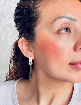 Aretes de eslabones Mashala con acabado baño de oro