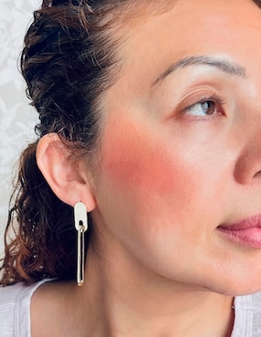 Aretes de eslabones Mashala con acabado baño de oro