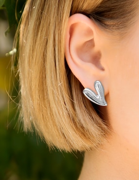 Aretes cortos de corazón Girondela
