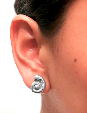 Aretes de caracol Girondela 844 con acabado chapa de oro