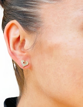 Aretes cortos de corazón Mashala 14 k con acabado baño de oro zirconia