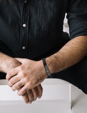 Pulsera Nk Steel de caucho con acabado pulido