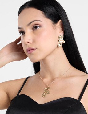 Aretes y collar de flor Weekend