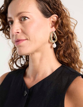 Aretes largos Weekend con acabado brillante