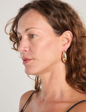 Aretes largos Weekend con acabado brillante