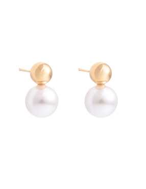 Aretes cortos Girondela con acabado chapa de oro 18 K perla