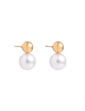 Aretes cortos Girondela con acabado chapa de oro 18 K perla