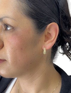 Aretes huggies Mashala con acabado baño de oro 14 K