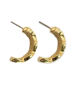 Aretes cortos Mashala con acabado baño de oro 14 K zirconia
