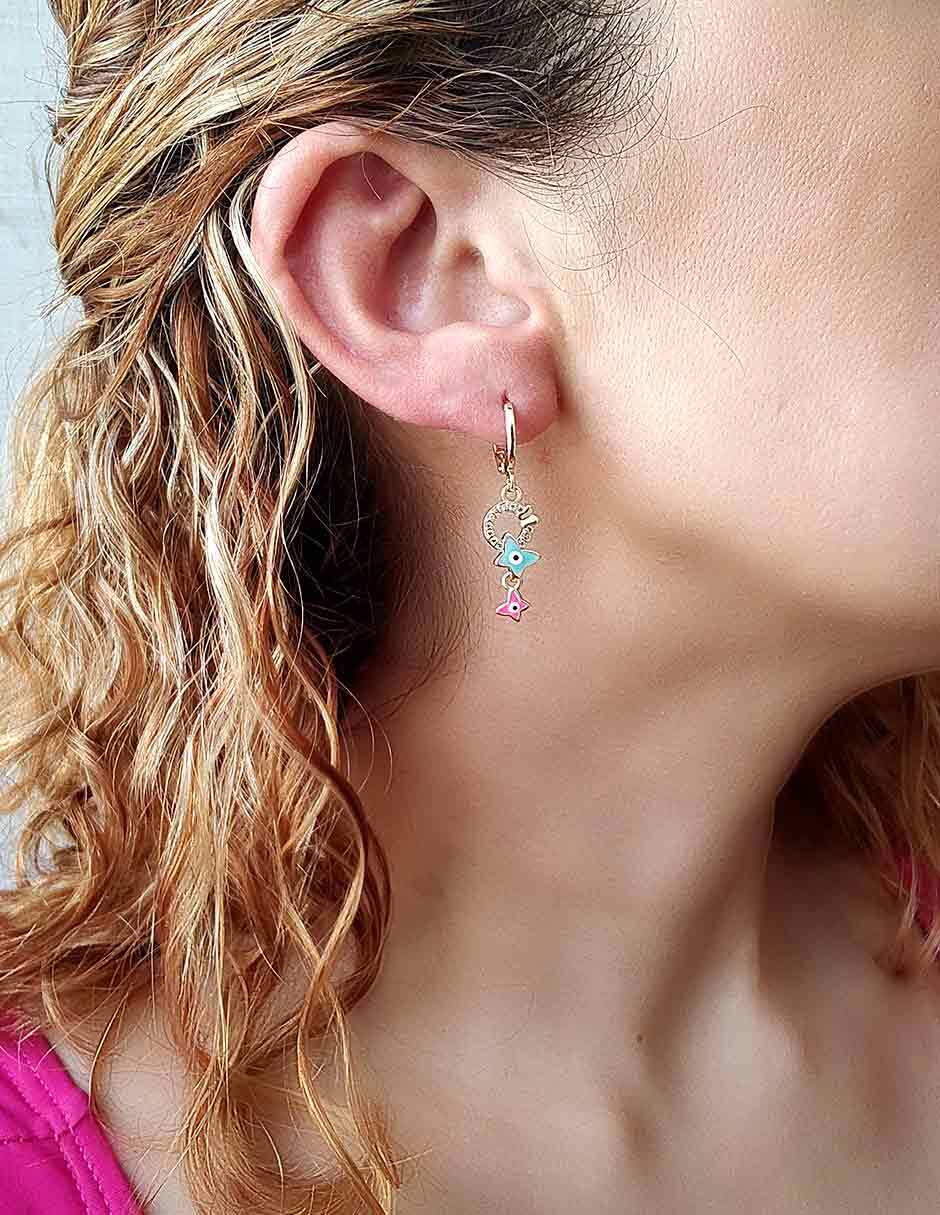 Aretes huggies de mariposa acabado esmaltado 3