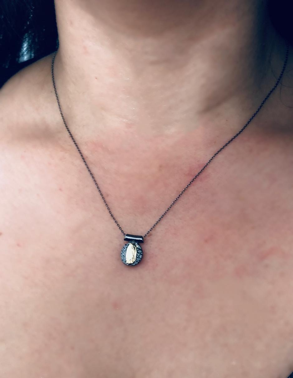 Collar con dije ovalado 3
