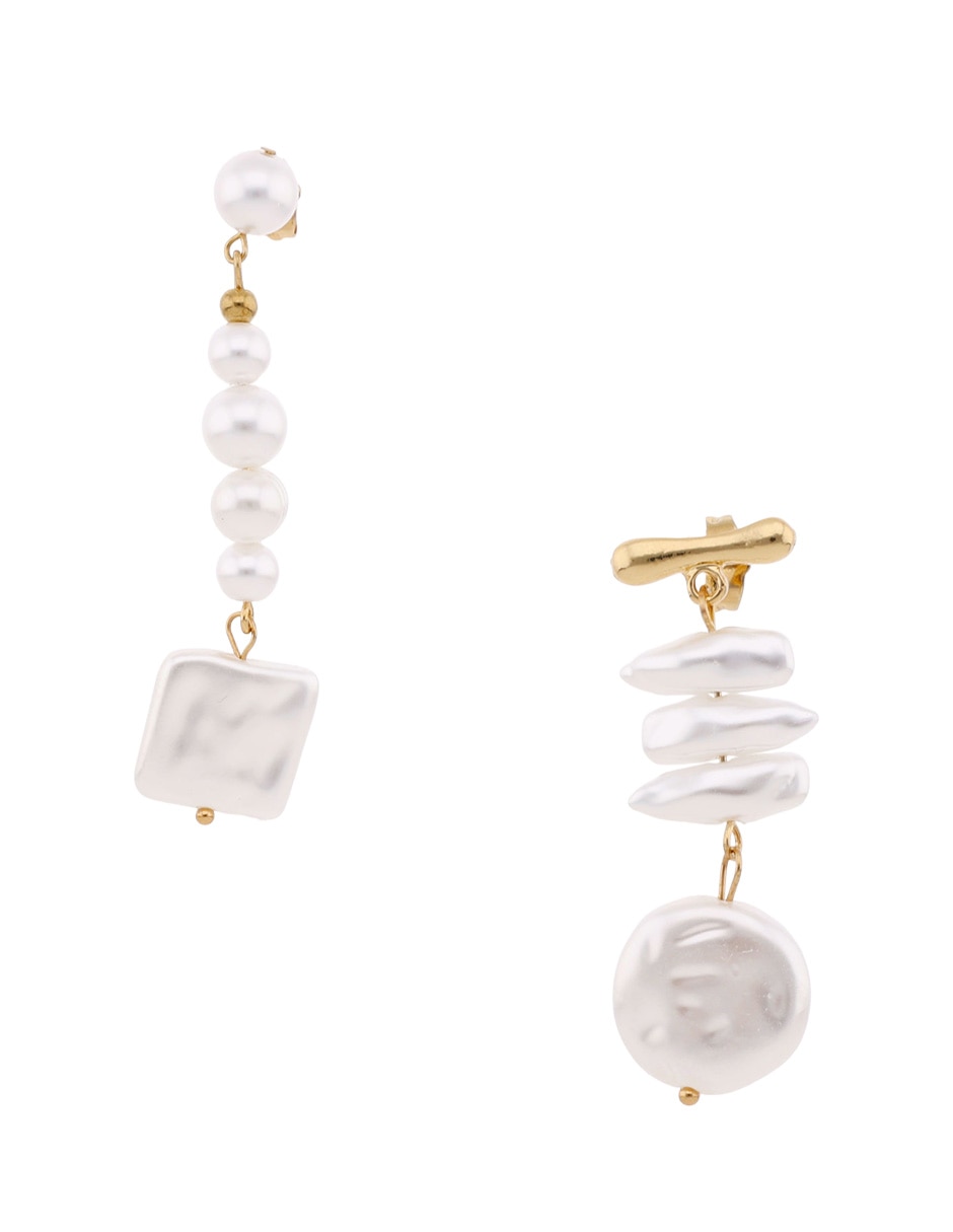 Aretes largos con acabado brillante