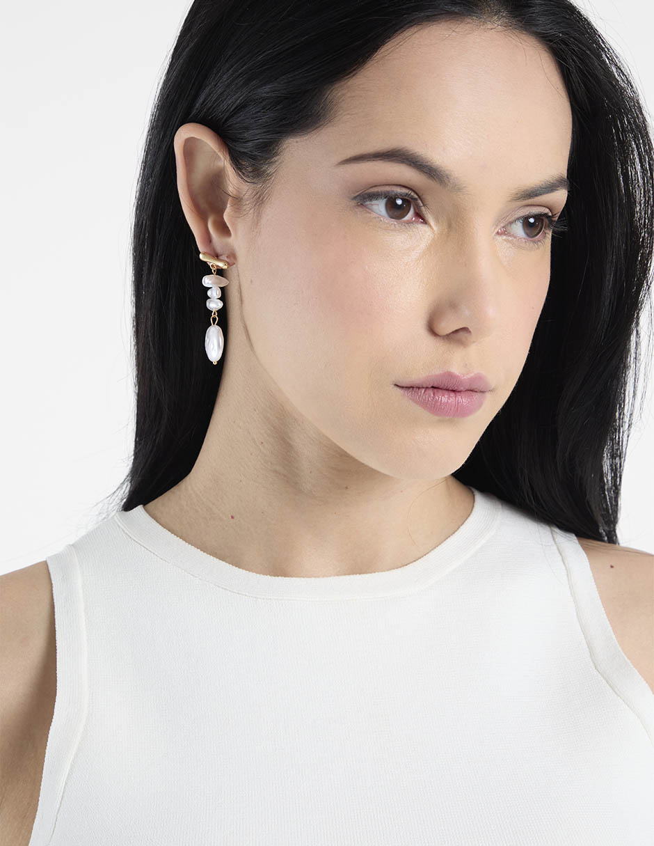 Aretes largos con acabado brillante 4
