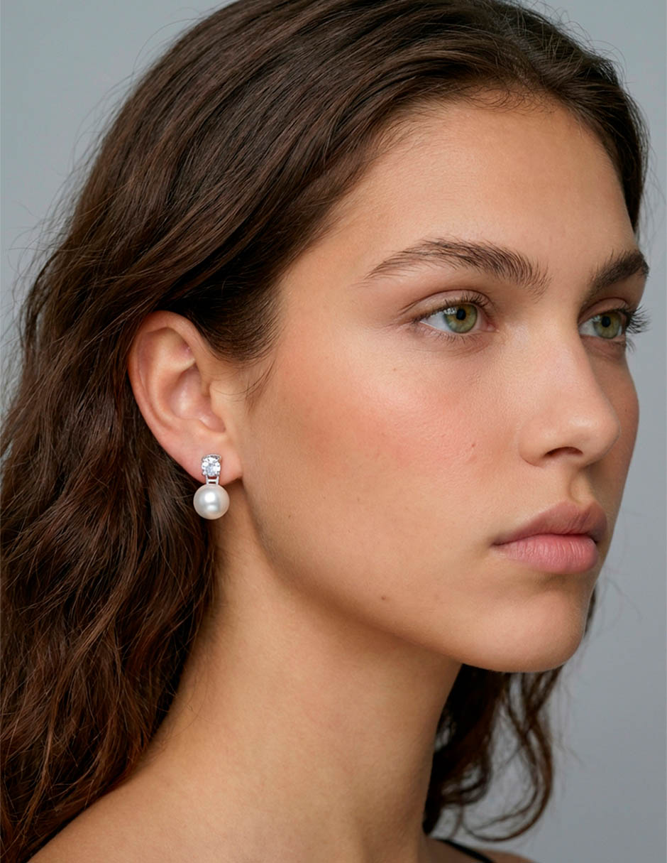 Aretes cortos redondos 18 K con acabado chapa de oro circonita 4