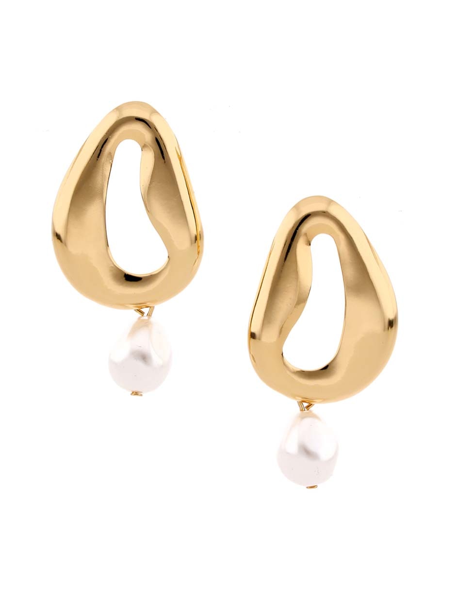 Aretes largos con acabado brillante