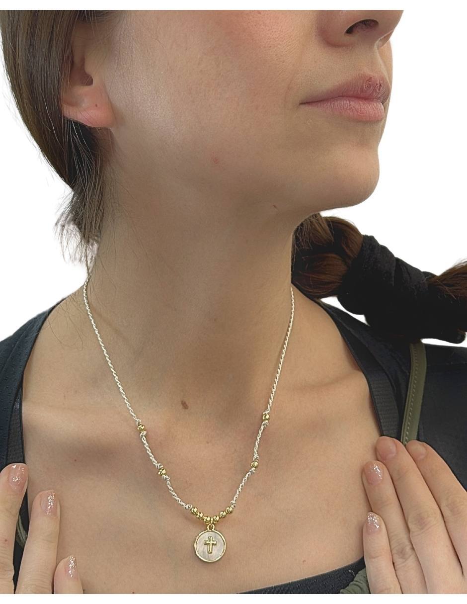 Collar de cruz con acabado baño de oro 14 K 3