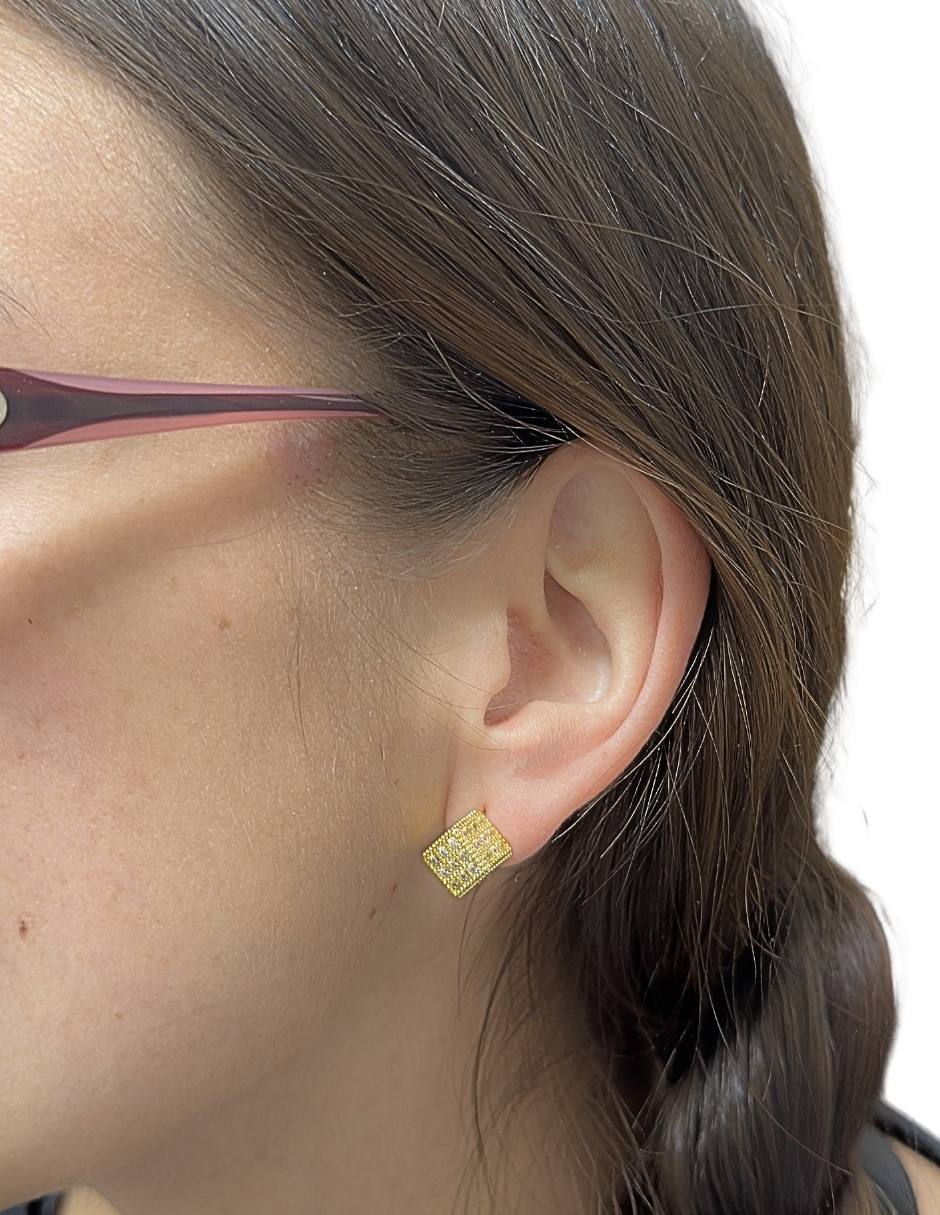 Aretes cortos de cubo con acabado baño de oro 14 K zirconia 2
