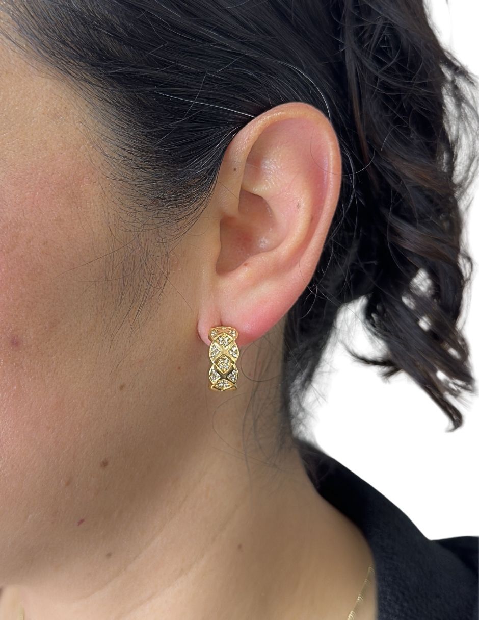 Aretes cortos con acabado baño de oro 14 K zirconia 2