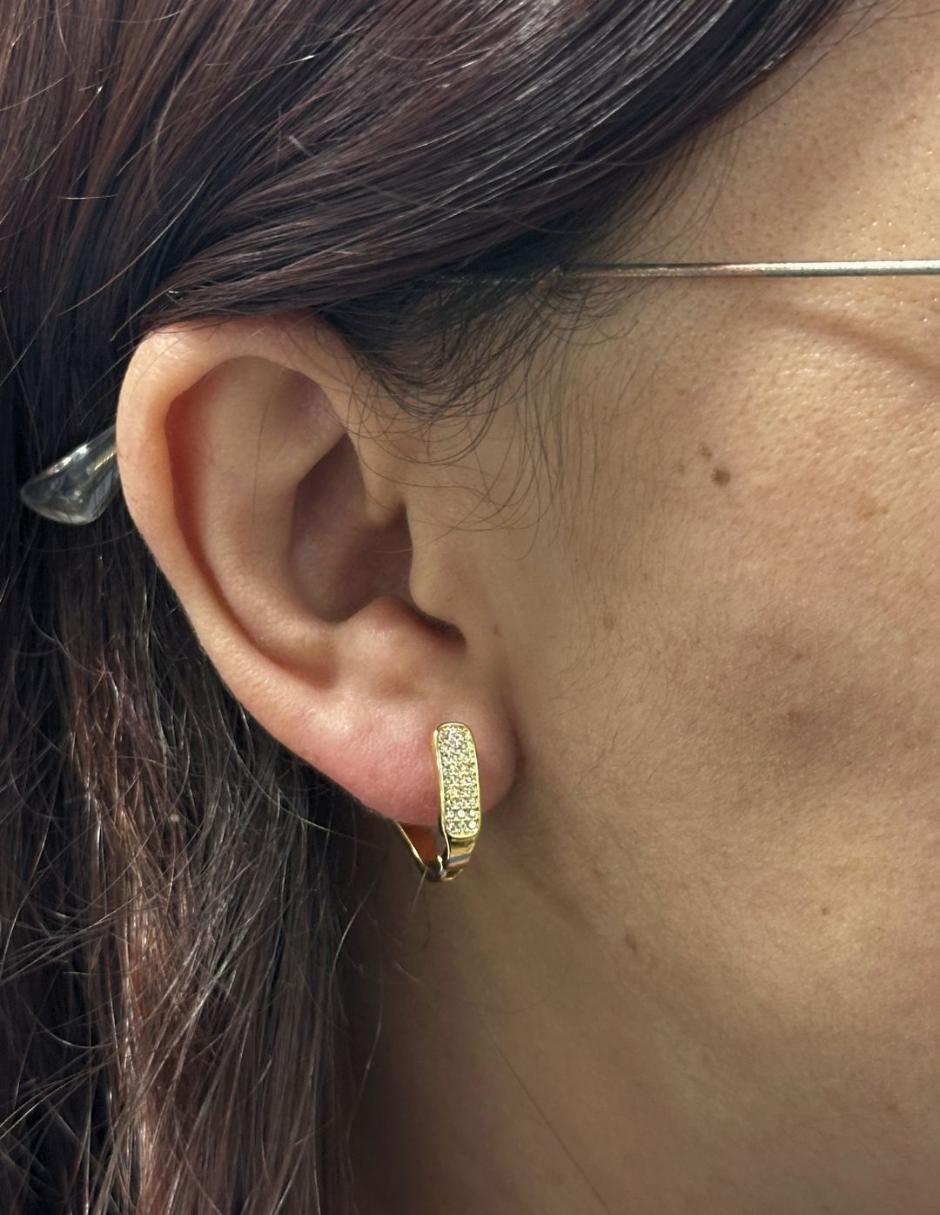 Aretes cortos con acabado baño de oro 14 K 3